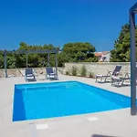 Ilenia Apartment Murter