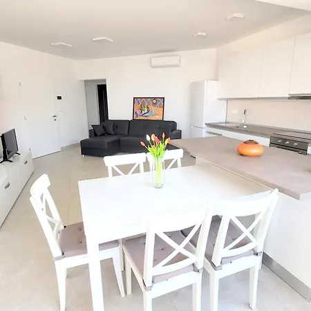 Ilenia Apartment *
