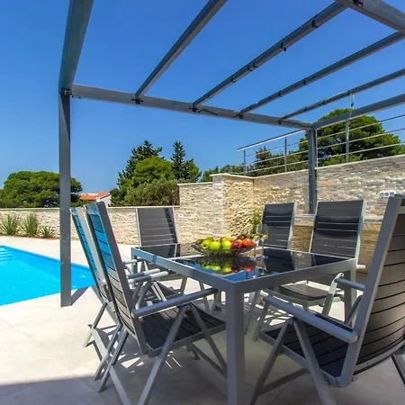 Apartment Ilenia Murter