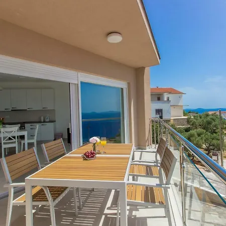Ilenia Apartment Murter