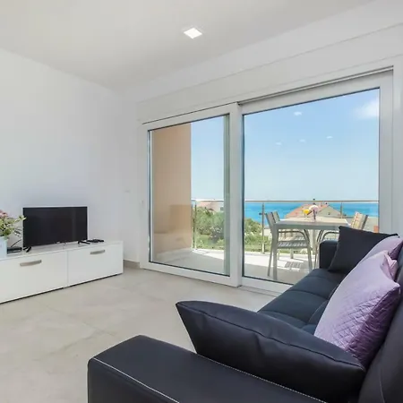 Ilenia Apartment Murter