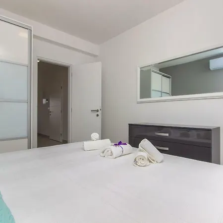Apartment Ilenia Murter