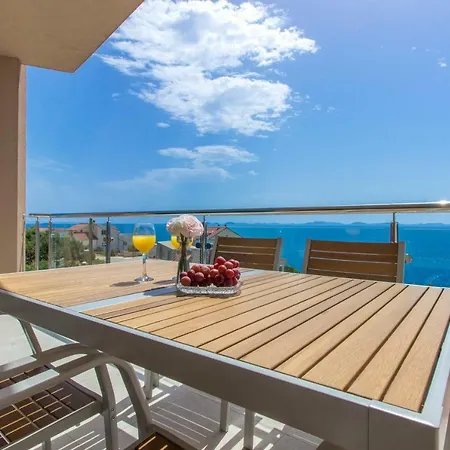 Ilenia Apartment Murter