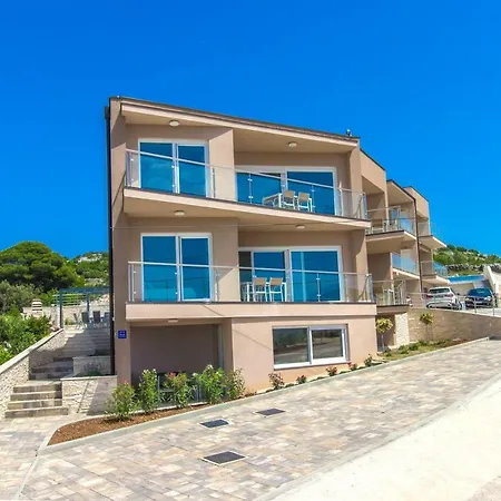 Ilenia Apartment Murter