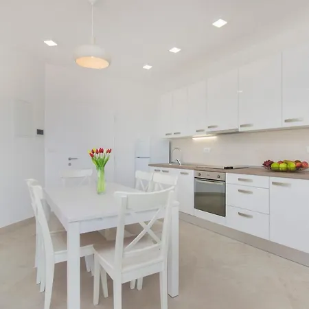 Apartment Ilenia Murter