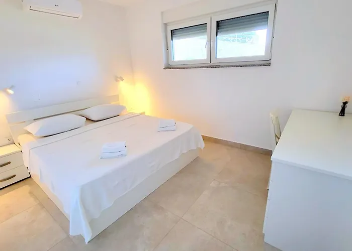 Ilenia Apartamento Murter