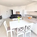 Ilenia شقة *
