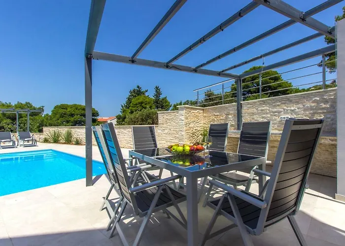 Apartment Ilenia Murter