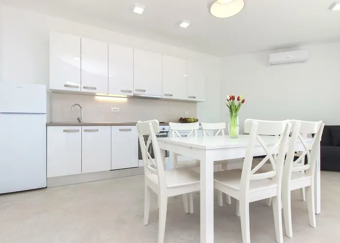 Ilenia Apartment Murter