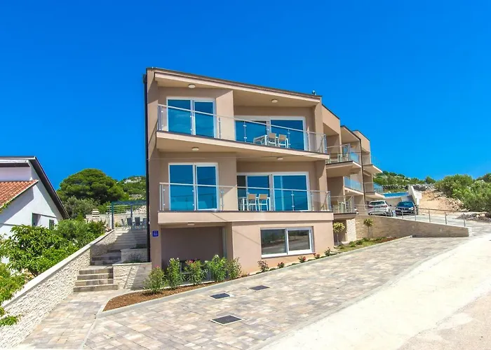 Ilenia Apartment Murter